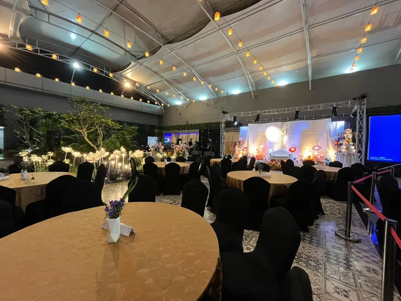 Tren Wedding Outdoor dan Semi Outdoor di Hotel 2026