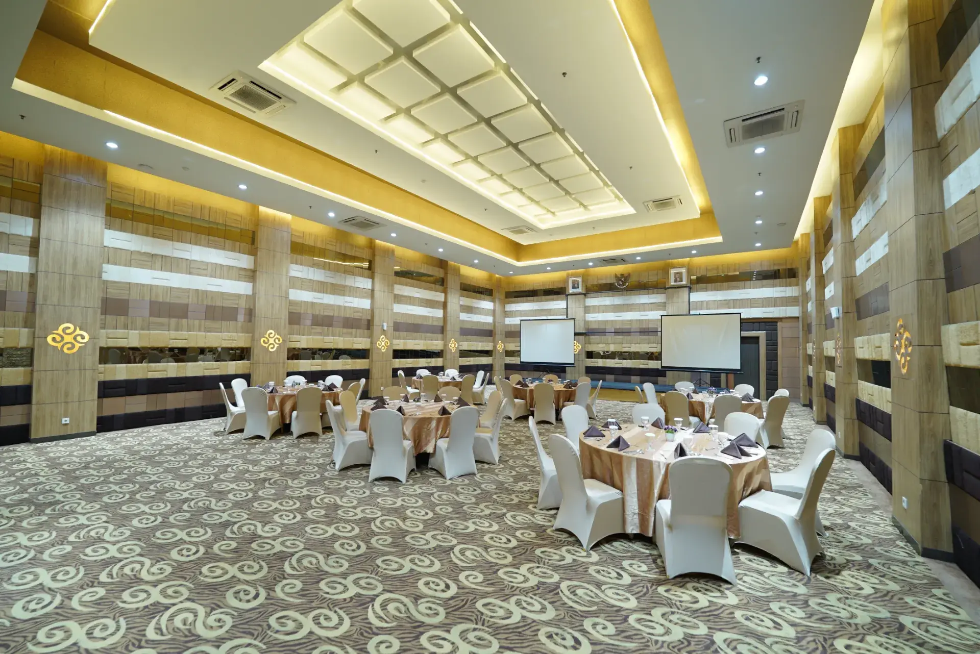 Gold Wedding at Grand Tjokro Jakarta